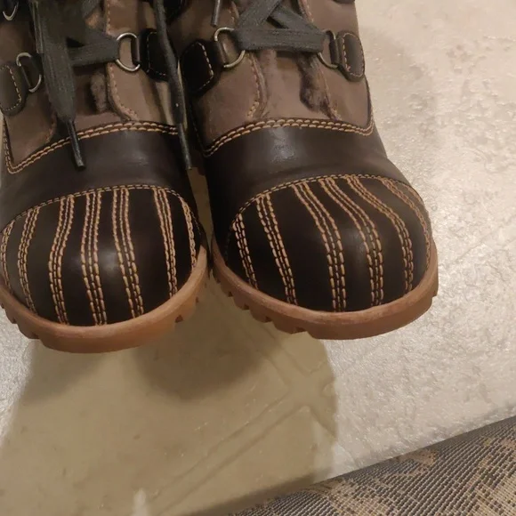 UGG Alasdair Wedge brown/tan Boots sz 9 - Picture 3 of 10